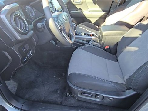 Used 2022 Toyota Tacoma TRD Off-Road image 13