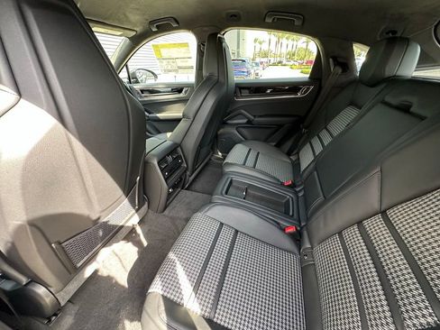 Used 2026 Porsche Cayenne Turbo image 36