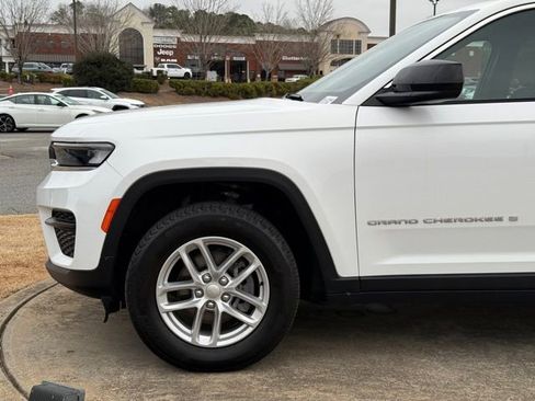 Certified 2024 Jeep Grand Cherokee Laredo X w/ Luxury Tech Group I image 11