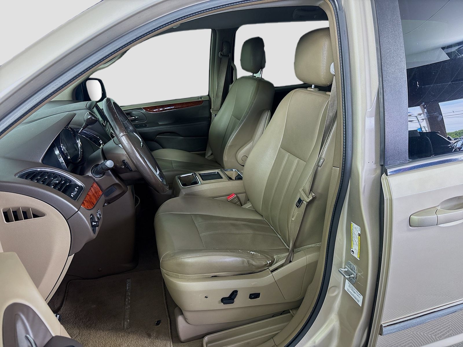 Used 2012 Chrysler Town & Country Touring w/ Entertainment Group #1 FWD image 19