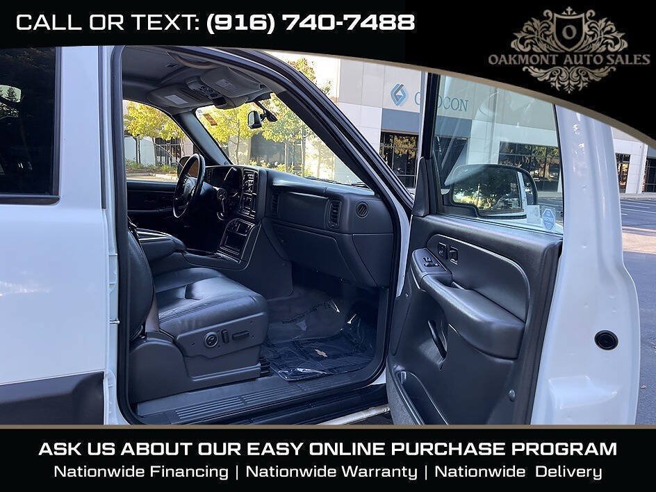 Used 2004 Chevrolet Avalanche 2500 w/ Preferred Equipment Group AWD/4WD image 14
