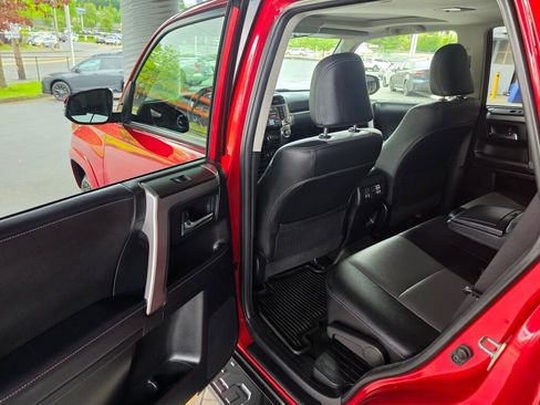 Used 2024 Toyota 4Runner SR5 Premium w/ Moonroof Package AWD/4WD image 18