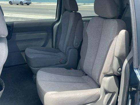 Used 2012 Kia Sedona LX FWD image 9