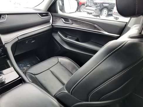 Used 2023 Jeep Grand Cherokee Limited w/ Luxury Tech Group II image 19