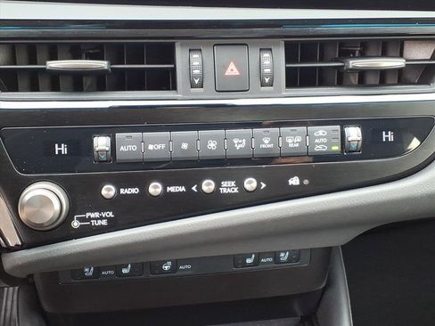 Certified 2025 Lexus ES 350 w/ Premium Package image 10