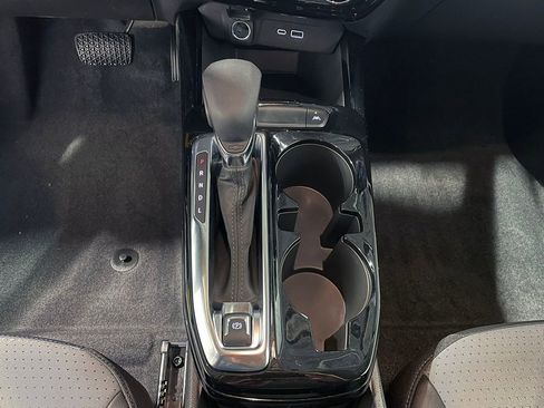 Used 2025 Chevrolet Trax LT w/ LT Convenience Package image 39