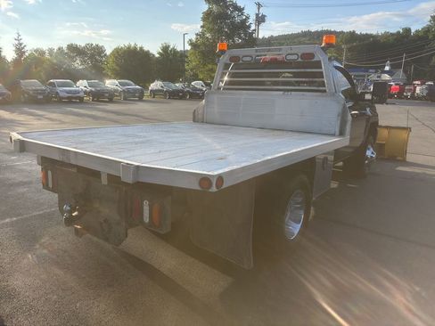 Used 2019 GMC Sierra 3500 SLE w/ SLE Preferred Package image 5