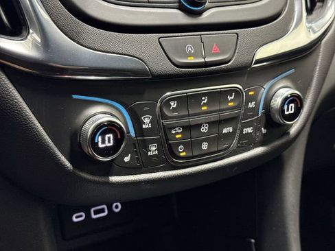 Used 2023 Chevrolet Equinox LT FWD image 19