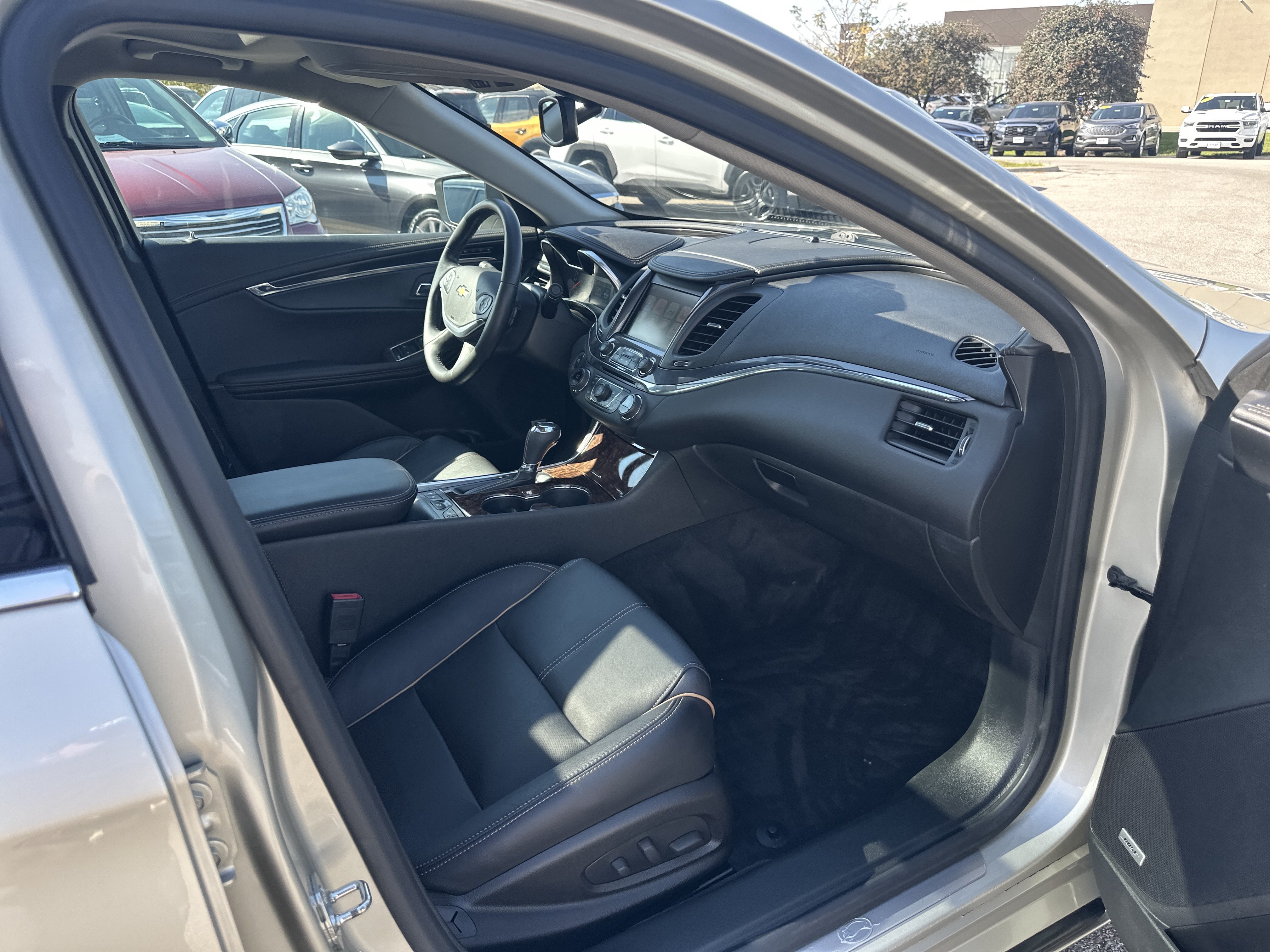 Used 2015 Chevrolet Impala LTZ FWD image 14