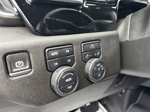 Used 2024 Chevrolet Silverado 3500 LT w/ Convenience Package image 24