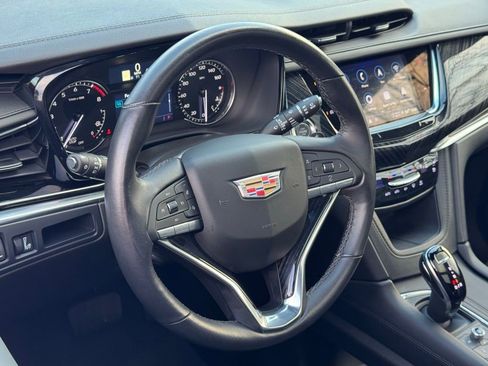Certified 2025 Cadillac XT6 Premium Luxury image 18