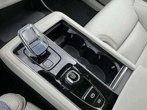New 2026 Volvo XC90 T8 Ultra w/ Protection Package Premier AWD/4WD image 18