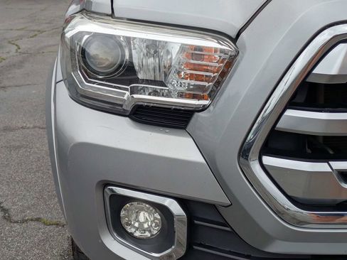 Used 2019 Toyota Tacoma Limited AWD/4WD image 11