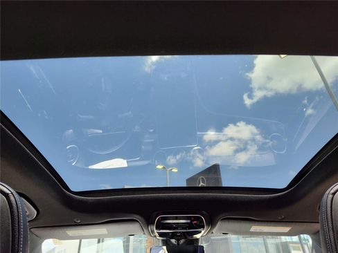 Used 2024 Mercedes-Benz GLC 300 4MATIC image 23