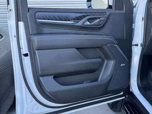 Used 2024 GMC Yukon XL Denali image 23