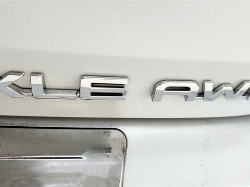 Certified 2022 Toyota Highlander XLE image 47