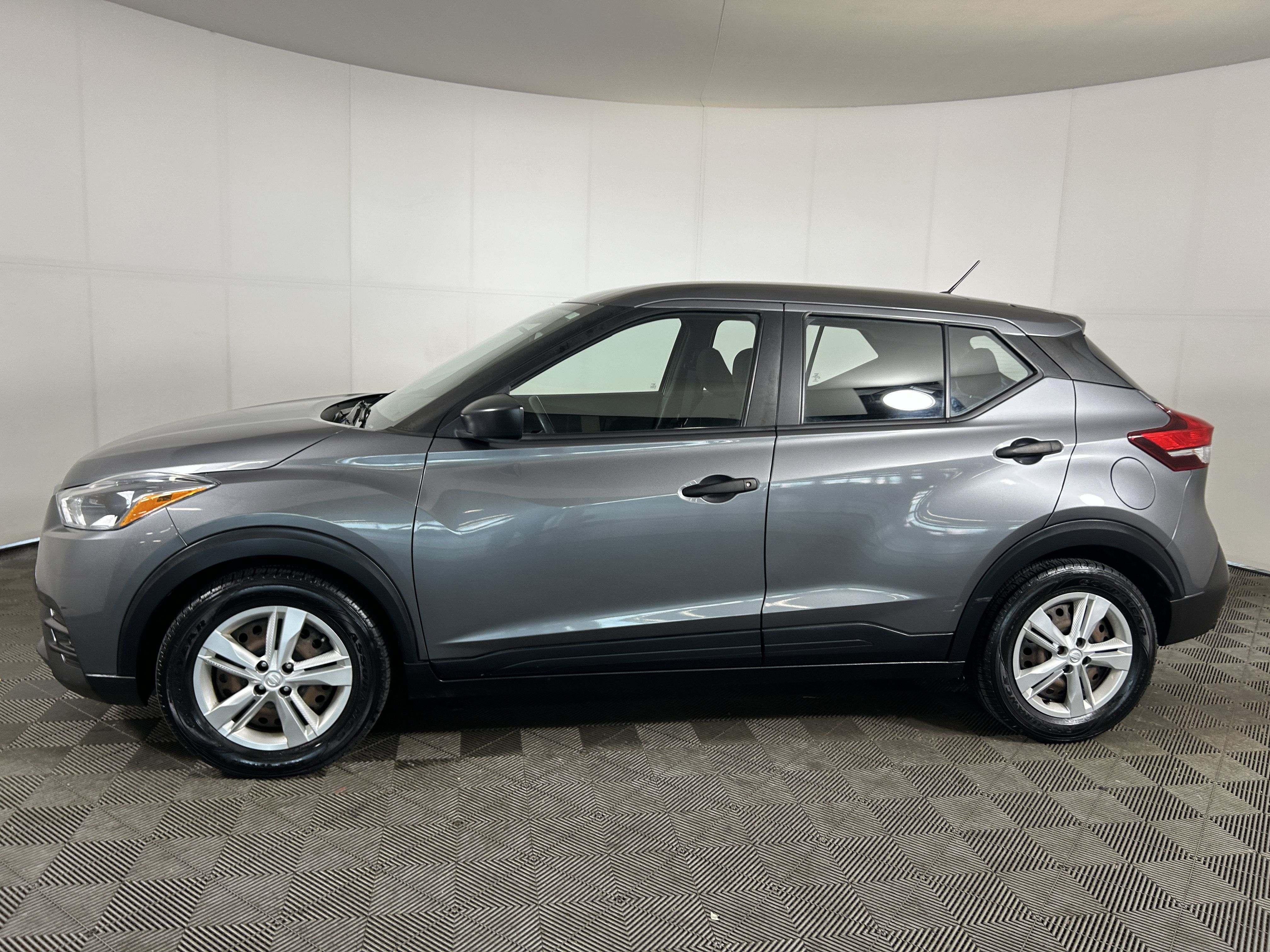 Used 2020 Nissan Kicks S FWD image 2