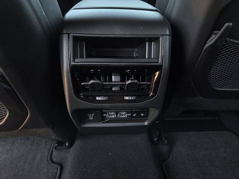 Used 2025 Jeep Grand Cherokee Limited w/ Black Appearance Package RWD image 23