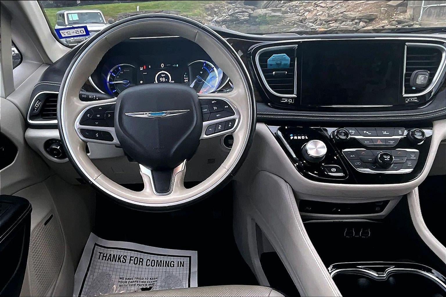 Used 2021 Chrysler Pacifica Limited w/ Uconnect Theater Family Group FWD image 4
