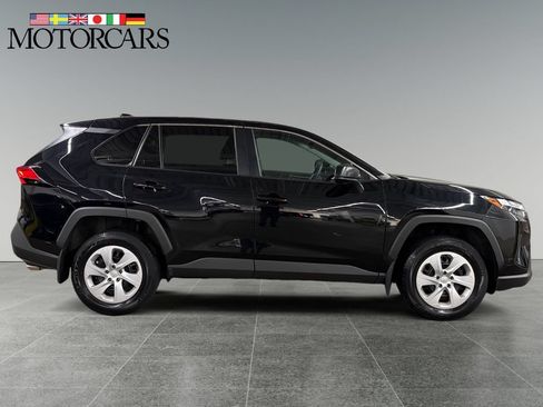 Used 2024 Toyota RAV4 LE AWD/4WD image 2