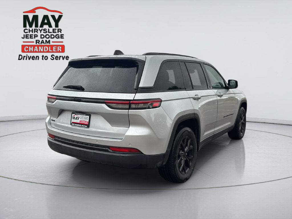 Used 2024 Jeep Grand Cherokee Altitude AWD/4WD image 7