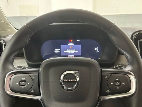 Used 2025 Volvo XC40 B5 Core image 14