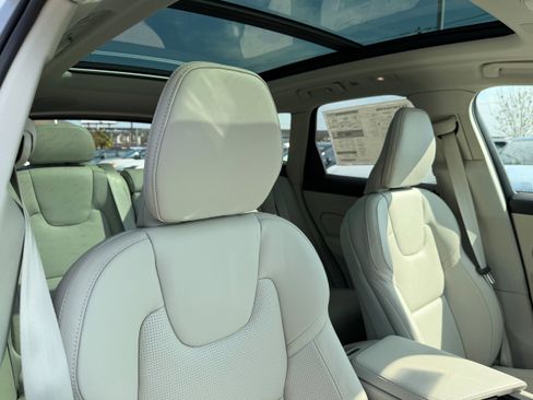 New 2026 Volvo XC60 T8 Ultra w/ Protection Package Premier image 9