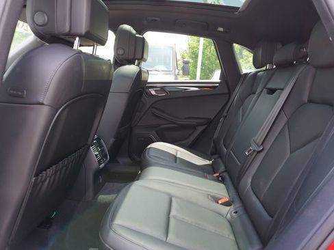 Used 2025 Porsche Macan AWD/4WD image 13