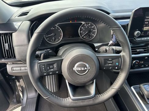 Used 2025 Nissan Pathfinder SV FWD image 21