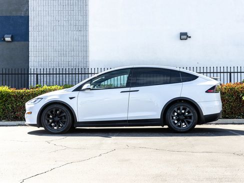 Used 2022 Tesla Model X AWD/4WD image 4