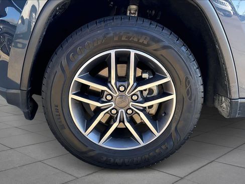 Used 2020 Jeep Grand Cherokee Limited w/ Luxury Group II image 11