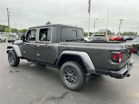 New 2025 Jeep Gladiator Sport image 5