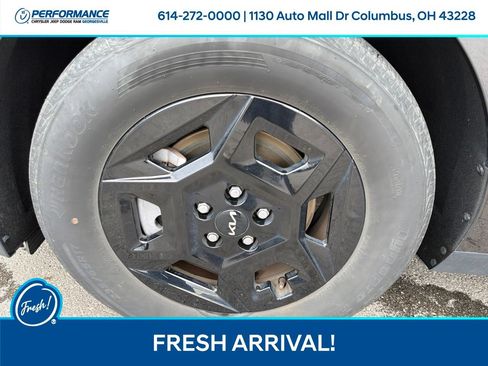 Used 2025 Kia Carnival FWD image 23