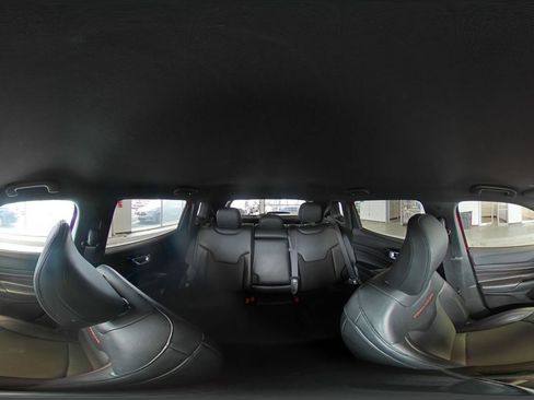 Used 2025 Jeep Compass Trailhawk image 46