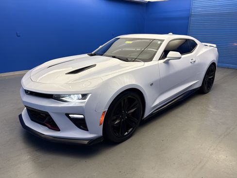 Used 2017 Chevrolet Camaro SS image 4