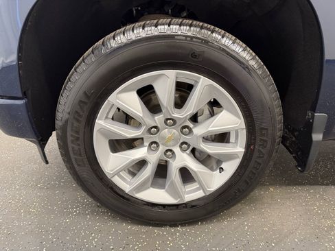 Used 2023 Chevrolet Silverado 1500 Custom image 18