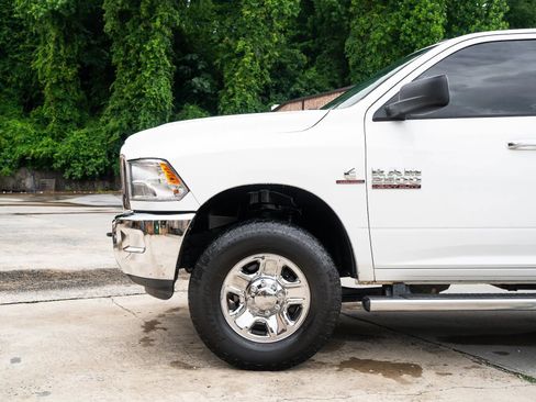 Used 2018 RAM 2500 SLT AWD/4WD image 2