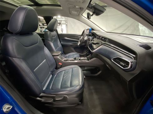 Used 2022 Chevrolet Bolt EUV Premier w/ Sun & Sound Package image 29