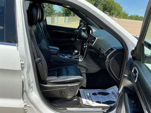 Used 2018 Jeep Grand Cherokee Overland AWD/4WD image 35