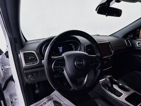 Used 2021 Jeep Grand Cherokee Laredo X AWD/4WD image 9
