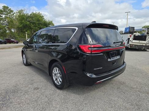 New 2026 Chrysler Pacifica Select FWD image 4