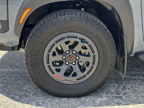 Used 2025 Nissan Frontier PRO-4X AWD/4WD image 31