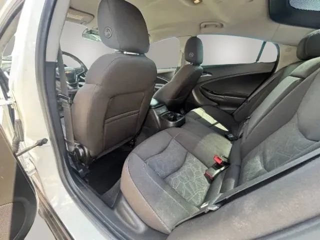 Used 2018 Chevrolet Volt LT FWD image 16