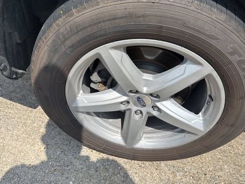 Used 2019 Ford Explorer XLT w/ Equipment Group 202A FWD image 6