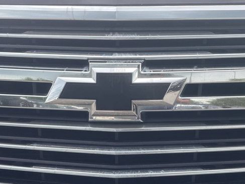 Used 2019 Chevrolet Suburban Premier w/ Premier Plus Edition AWD/4WD image 9