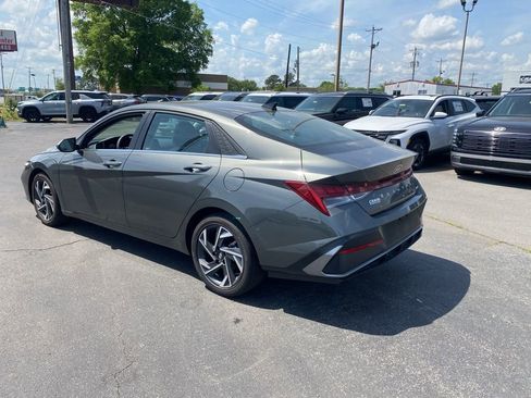 New 2025 Hyundai Elantra Limited FWD image 5
