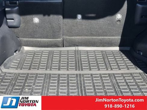 Used 2022 Toyota RAV4 XLE image 32