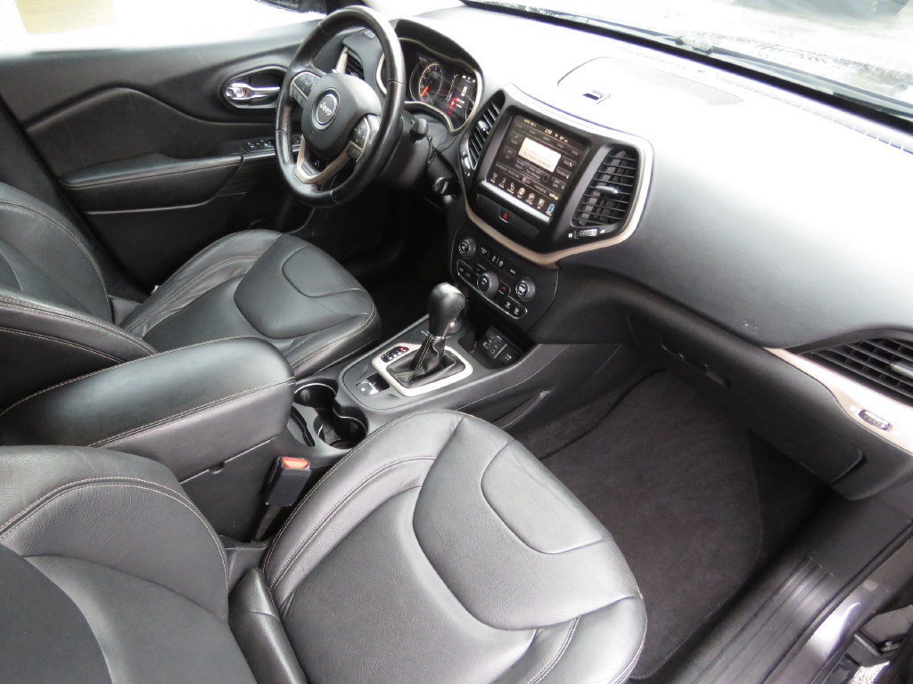 Used 2016 Jeep Cherokee Latitude AWD/4WD image 15