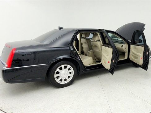 Used 2011 Cadillac DTS image 14