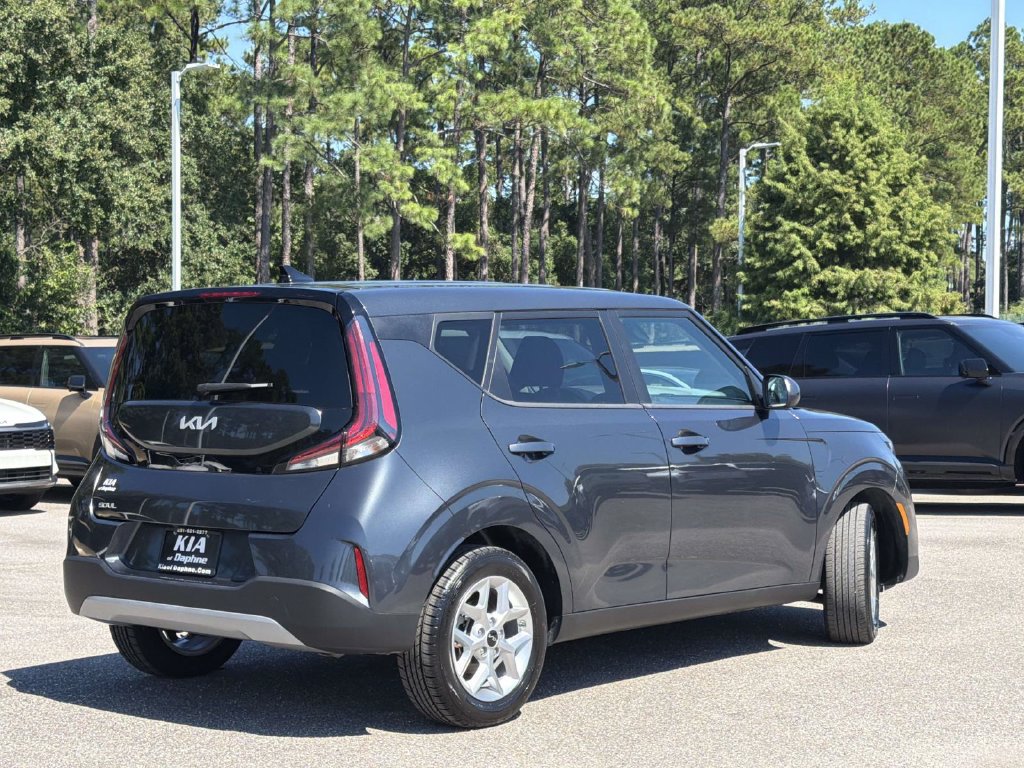 Used 2025 Kia Soul LX w/ LX Technology Package FWD image 30